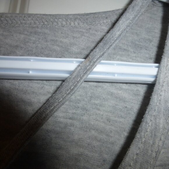 HER UNIVERSE She-Ra light gray graphic shirt - Picture 4 of 8